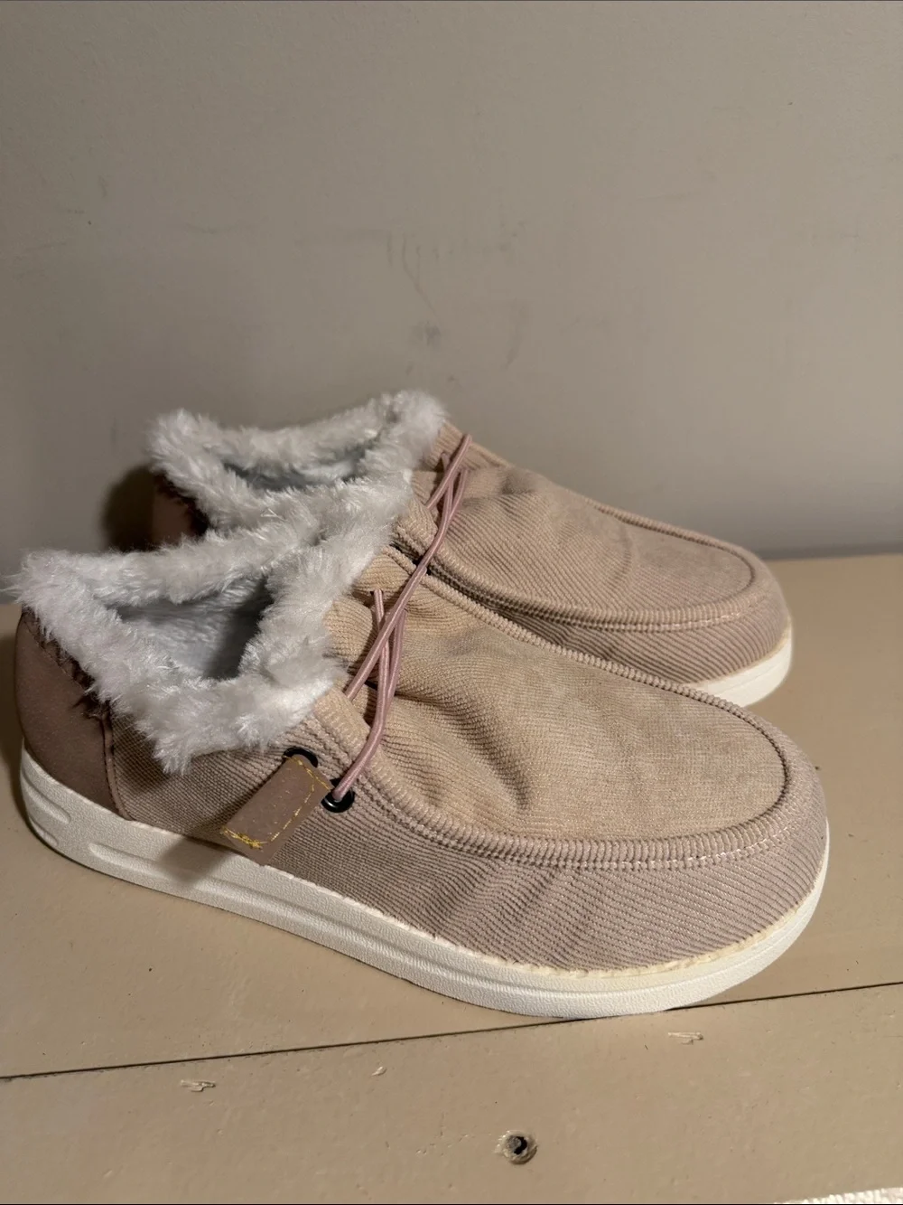 Kids Cozy Lined Slip-On Shoes in Beige with Faux Fur. Lightweight and versatile